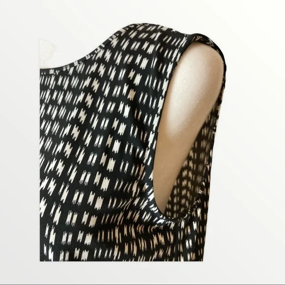 Vince Camuto Women's Black & White Sleeveless Top w/ subtle layers size XS - Picture 2 of 8